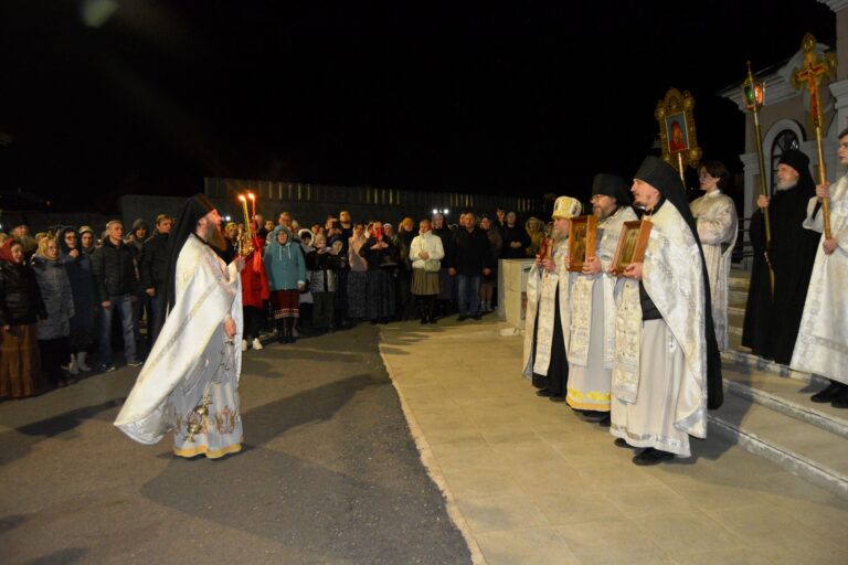 В Далматовском монастыре отметили праздник Пасхи, Светлое Христово Воскресение и совершают богослужения Светлой седмицы