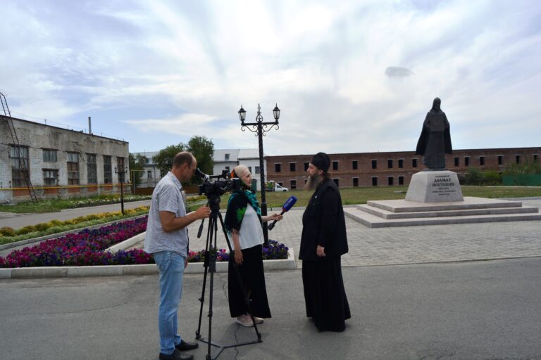Съемочная группа ВГТРК Курган поработала в Далматовском монастыре, отсняв сюжеты для фильма о развитии туризма в Зауралье