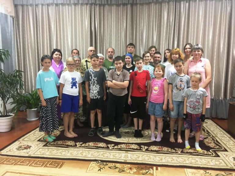 Летняя площадка была организована в воскресной школе «Свеча» при Далматовском мужском монастыре для воспитанников школы