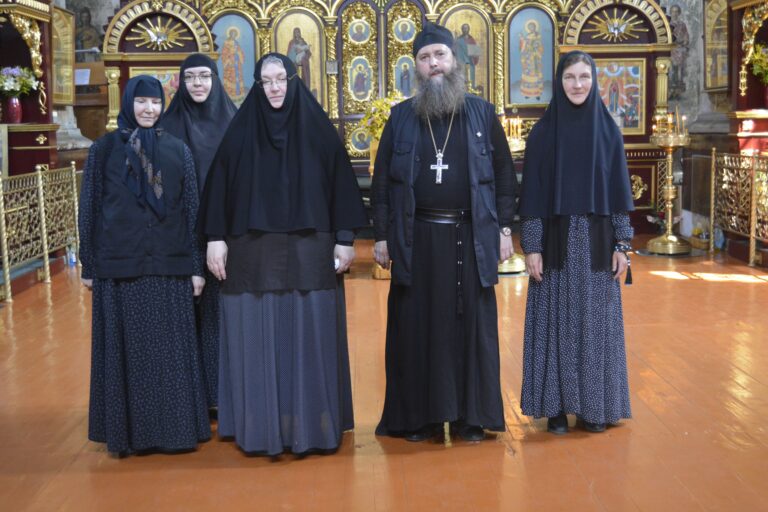 Далматовский монастырь посетили настоятельница Скорбященского женского монастыря Нижнетагильской епархии игумения Мария (Сташевская) с сестрами
