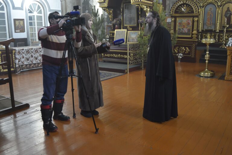 Накануне праздника Крещения Господня в Далматовском монастыре работали съёмочные группы ВГТРК Курган и телеканала «Область 45»