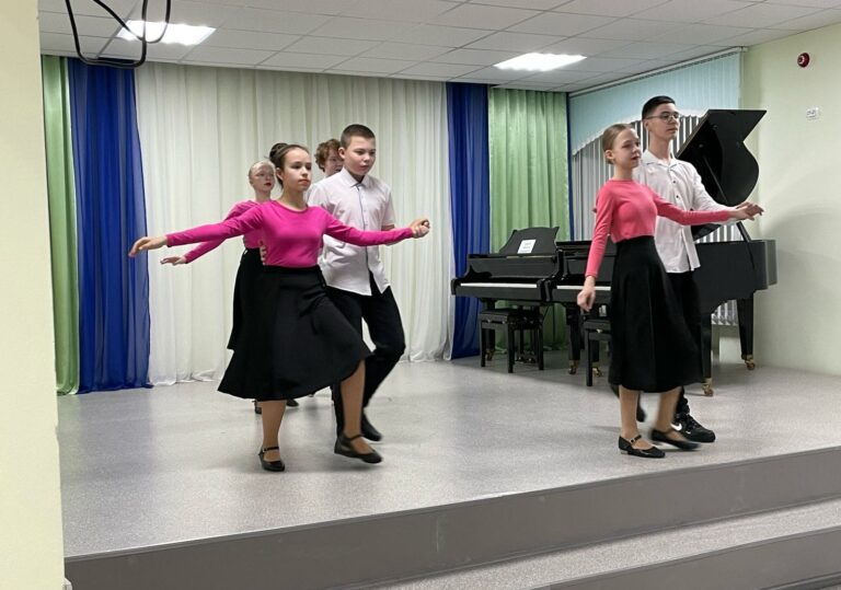 Концерт «Сретенский бал» в рамках проекта «Дарите любовь» был проведён в Далматовской детской школе искусств