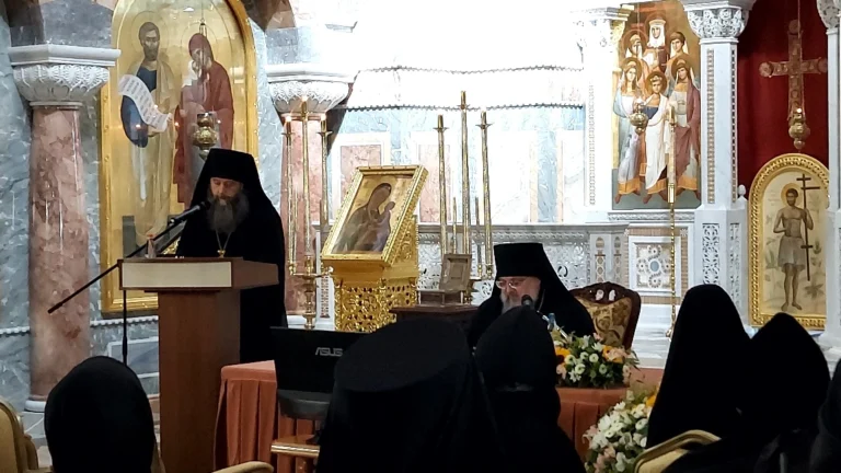 Наместник Далматовской обители игумен Варнава (Аверьянов) принял участие и выступил с докладом на региональном круглом столе для монашествующих епархий Уральского федерального округа «Практическое исполнение монашеских обетов в условиях современности» в г. Екатеринбурге