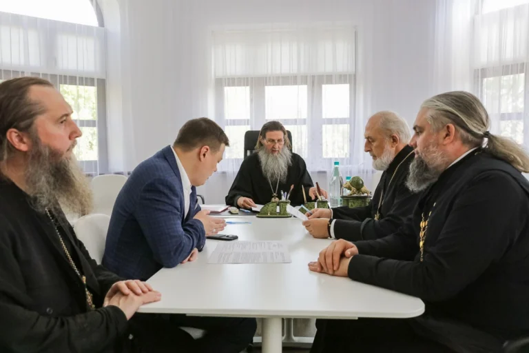 Председатель Комиссии по канонизации святых Шадринской епархии, руководитель Курсов базовой подготовки в области богословия для монашествующих игумен Варнава (Аверьянов) принял участие в очередном заседании Архиерейского совета Курганской митрополии