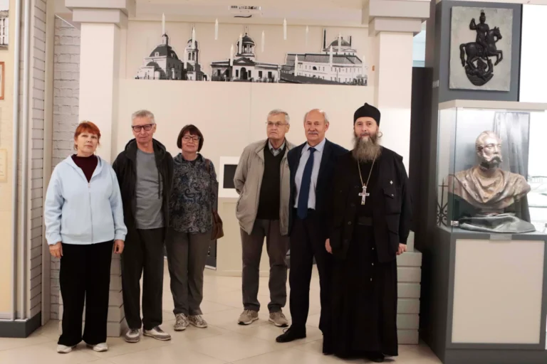 Епархиальный древлехранитель игумен Варнава (Аверьянов) вместе с главным редактором «Горного журнала» А. Г. Воробьёвым, сотрудниками Института истории и археологии УрО РАН профессором Е. Г. Неклюдовым, доцентом И. Л. Маньковой в сопровождении директора МАУК «Краеведческий музей» И. Н. Постникова посетили в г. Каменске-Уральском предполагаемые места расположения Железенского поселья Далматовского монастыря