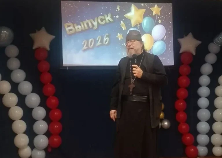 Насельник Далматовской обители иеромонах Иосиф (Бровкин) принял участие в праздничном мероприятии, посвященном выпускному из ГБУ «Центр помощи детям № 2», а также закрытию летней оздоровительной компании в г. Далматово